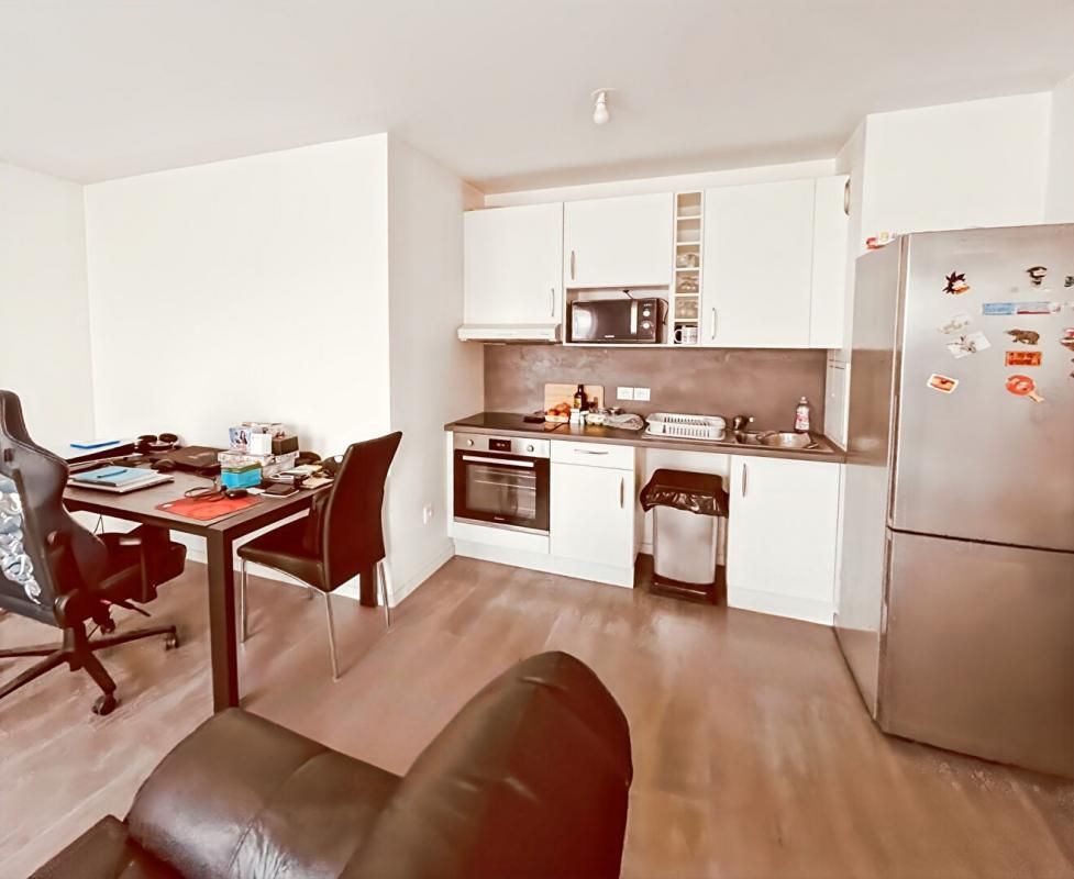 CHATENAY-MALABRY Martine Causse vous propose ce 2 pièces spacieux de 46 m2 proche de toutes les commodités. Prix 245 000 avec parking 2