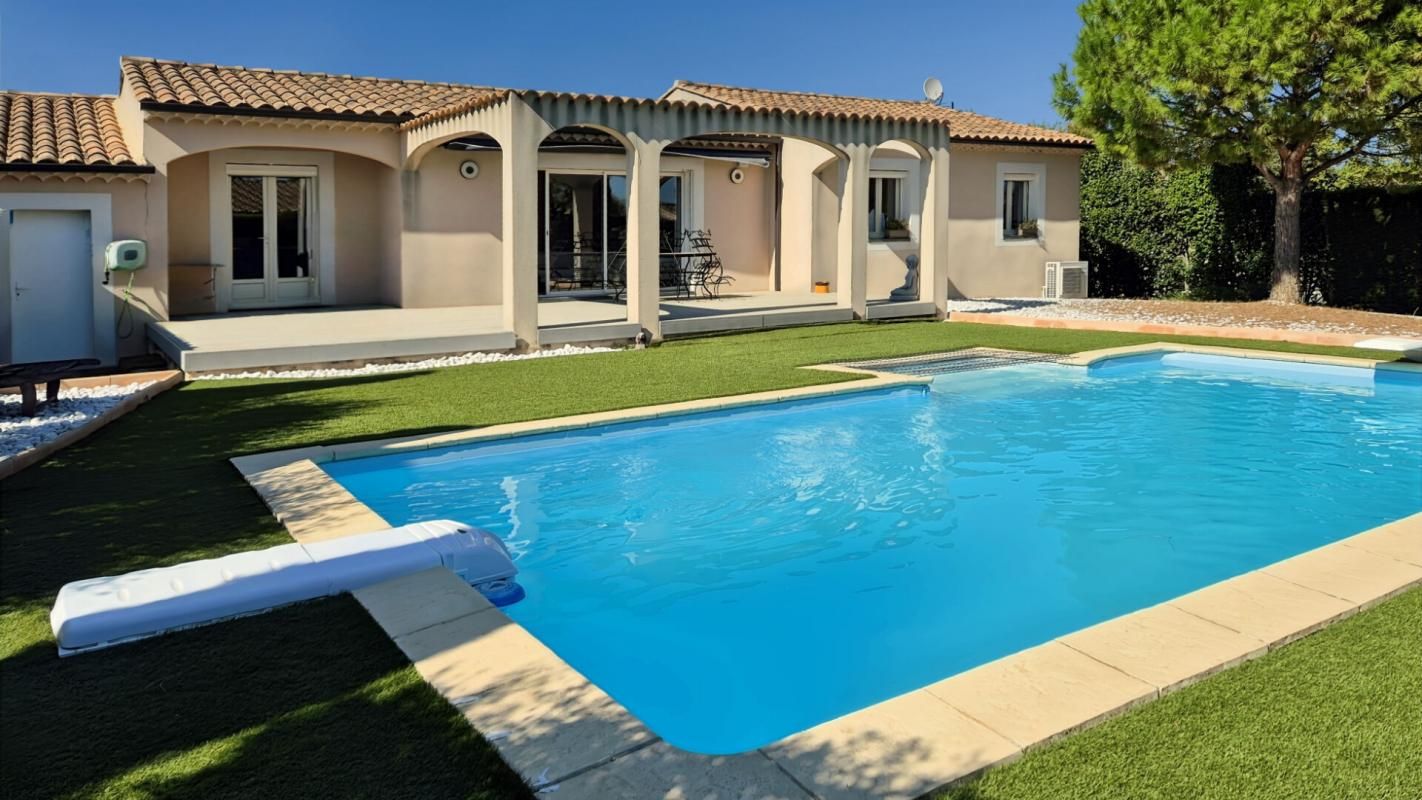 Maison Saint Saturnin Les Avignon 6 pièce(s) 140 m2 450 000
