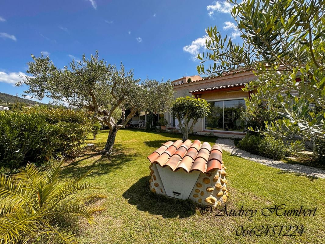 EXCLUSIVITE, environnement prisé pour cette Villa T4 + STUDIO et véranda avec vue sur 500 m² de jardin arboré