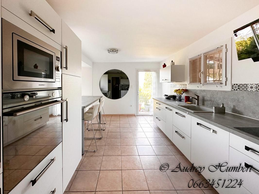 MANOSQUE EXCLUSIVITE, environnement prisé pour cette Villa T4 + STUDIO et véranda avec vue sur 500 m² de jardin arboré 4