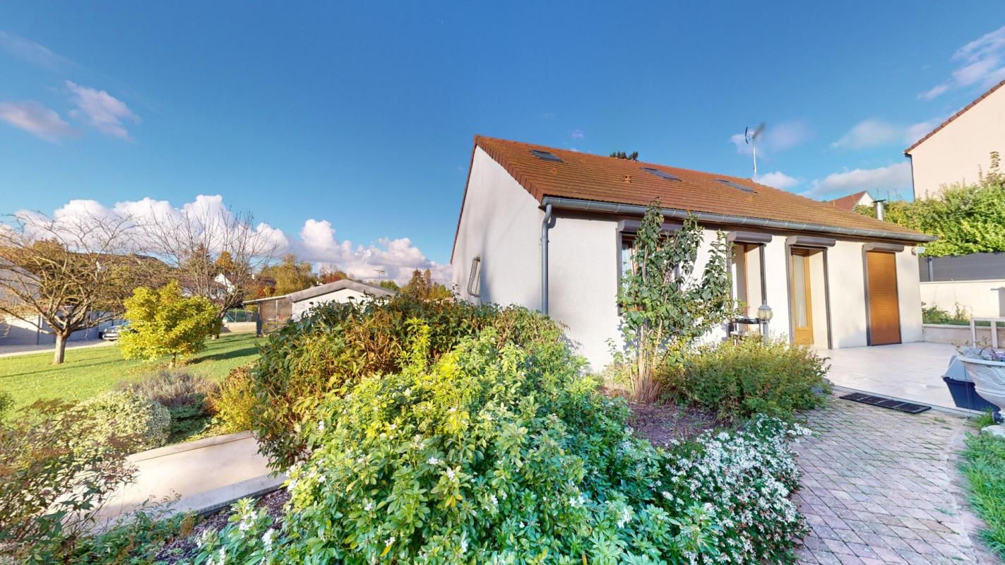 PROPRIÉTÉ AVEC 2 MAISONS SUR SOUS SOL 430 000