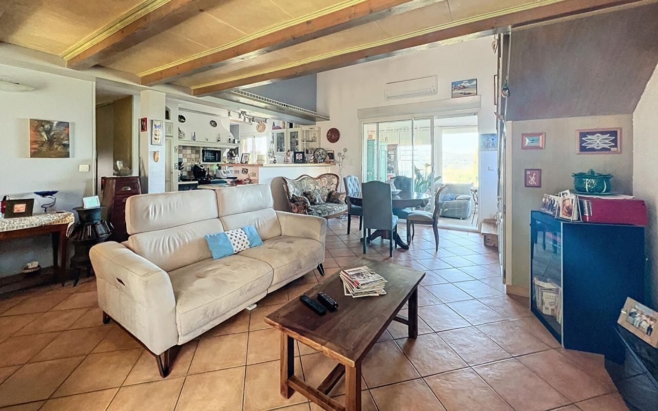 LA CELLE Secteur prisé de BRIGNOLES : Maison 4/5 pièce(s) avec jardin et piscine chauffée 4