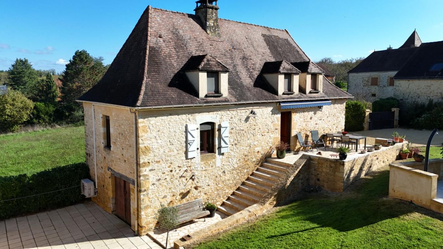 Maison (100m2) avec grange et piscine