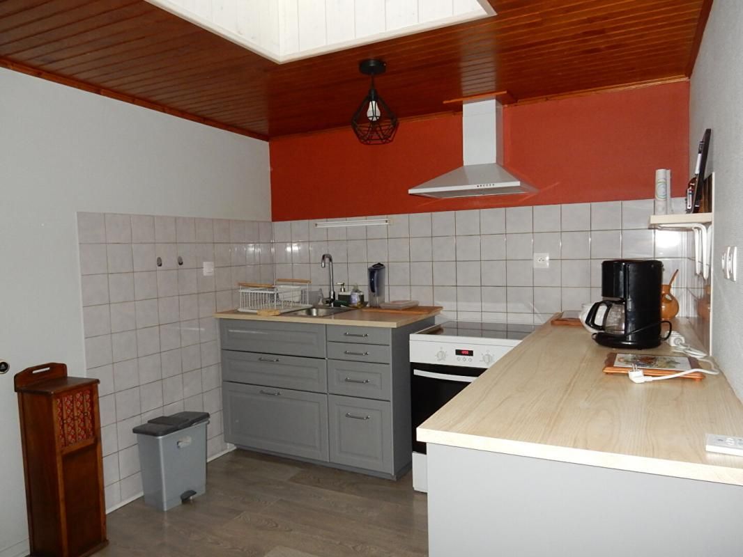 MONTFAUCON-EN-VELAY Montfaucon En Velay  43290 maison de village 63 m² 2 chambres garage cave sur 425m² de terrain 4