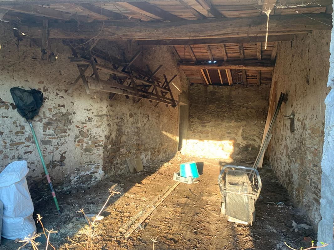 SAINT-FIACRE-SUR-MAINE Bâtisse en pierre de 60 m2 3