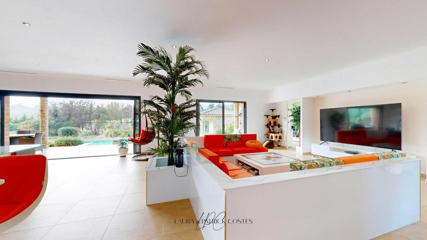 MONTSERET VILLA D'EXCEPTION DE PLAIN-PIED AVEC PISCINE ET DEPENDANCE 4