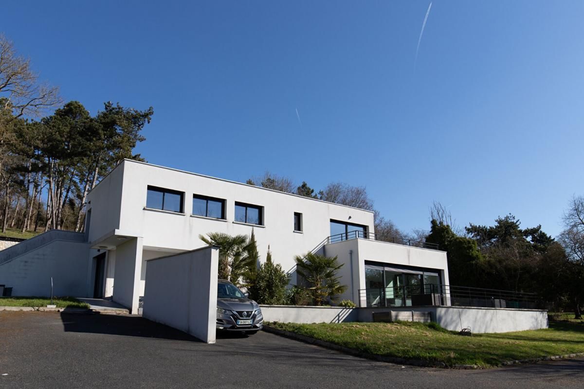 Mandataire unique - Maison d'architecte rare sur le secteur