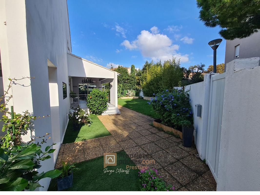 MARSEILLE-8E-ARRONDISSEMENT Très élégante villa contemporaine T5 à 2 pas des plages du Prado et de la Corniche 1.295.000 3