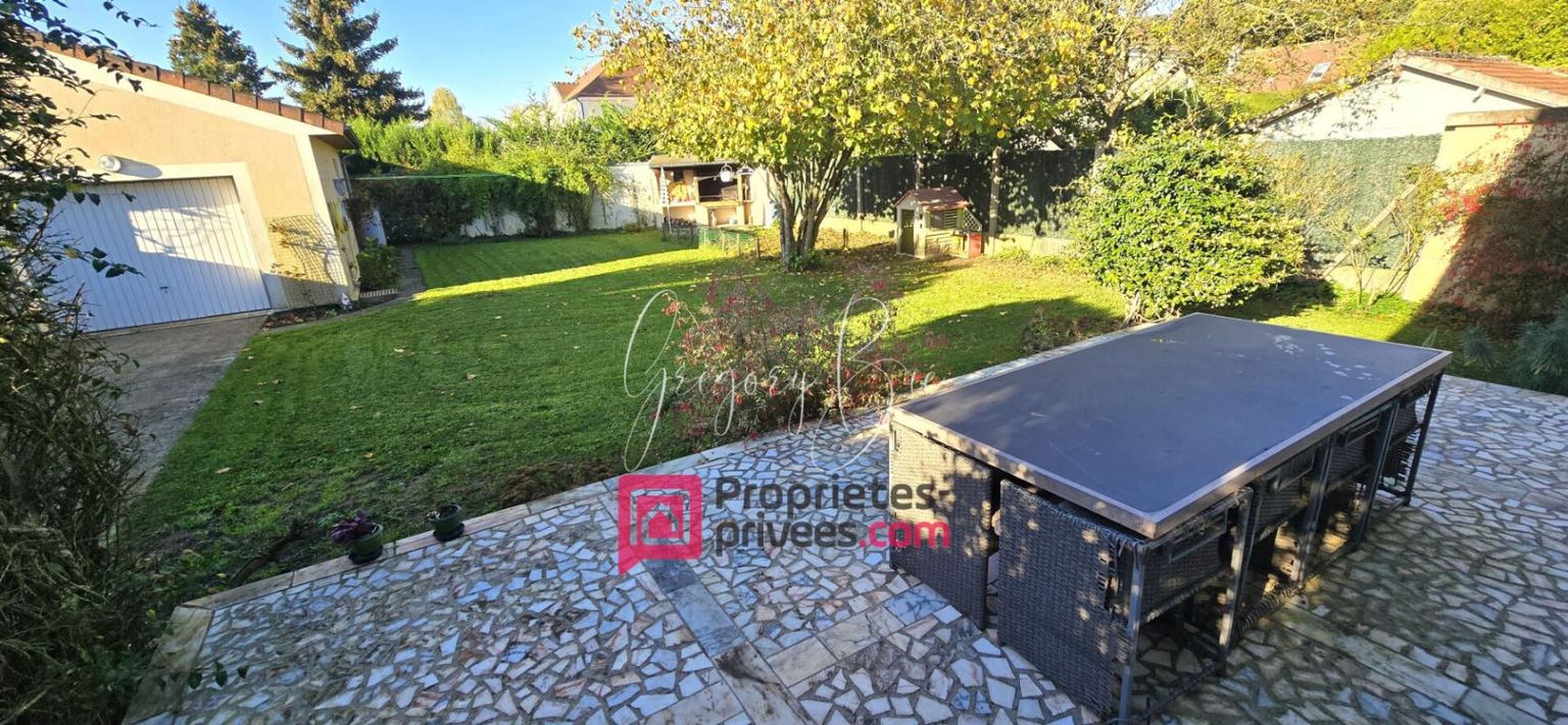 BUSSY-SAINT-GEORGES Maison 5 pièce(s) 130 m2 2