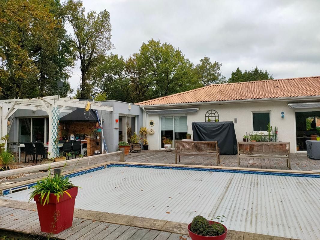 CARBON-BLANC ENSEMBLE 208 m² MAISON + STUDIO - PISCINE - GARAGES AVEC TERRAIN 2621 m² 4