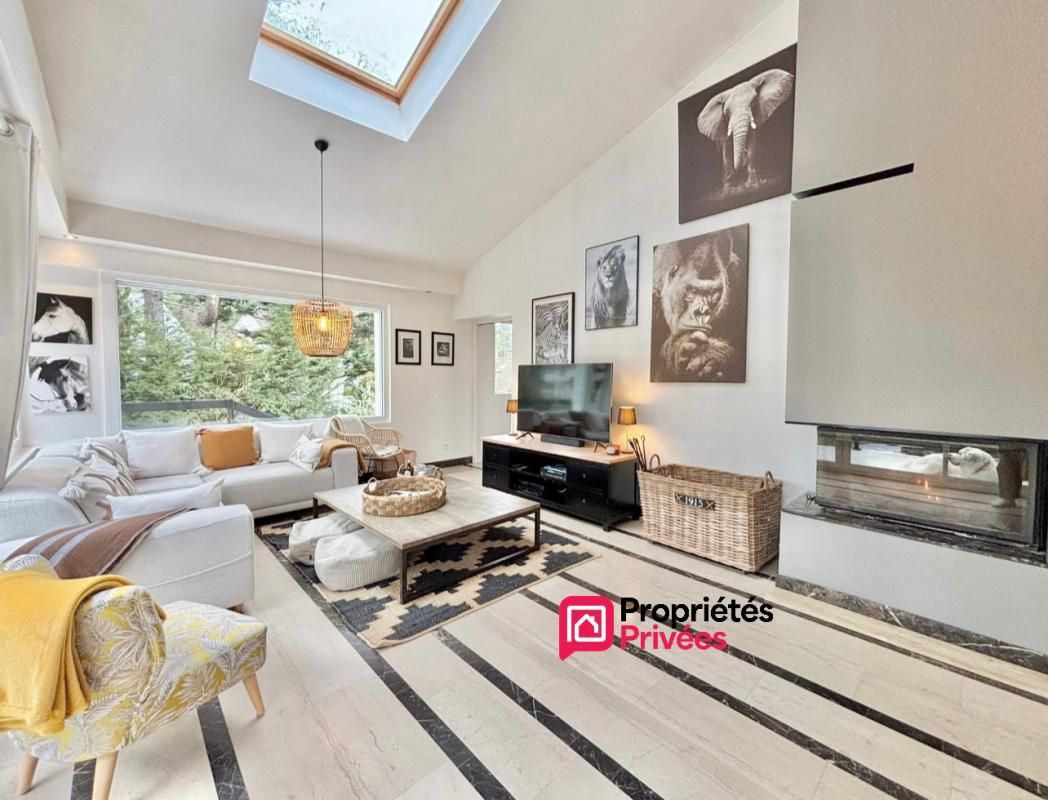Villa rénovée avec piscine , 4 chambres,  emplacement d'exception