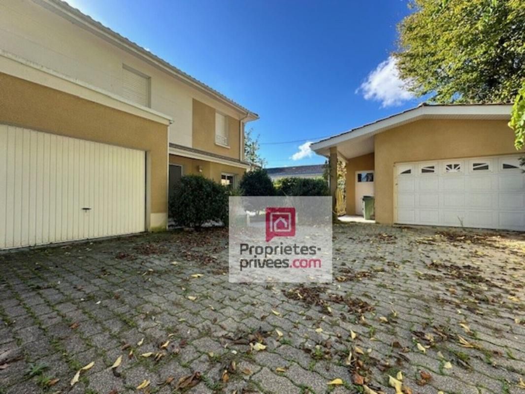 EYSINES Dept 33 - Eysines  Le Bourg- Maison 6 pièces 118m2 avec terrasses, et son jardin arboré de 496m2 - double garage 2