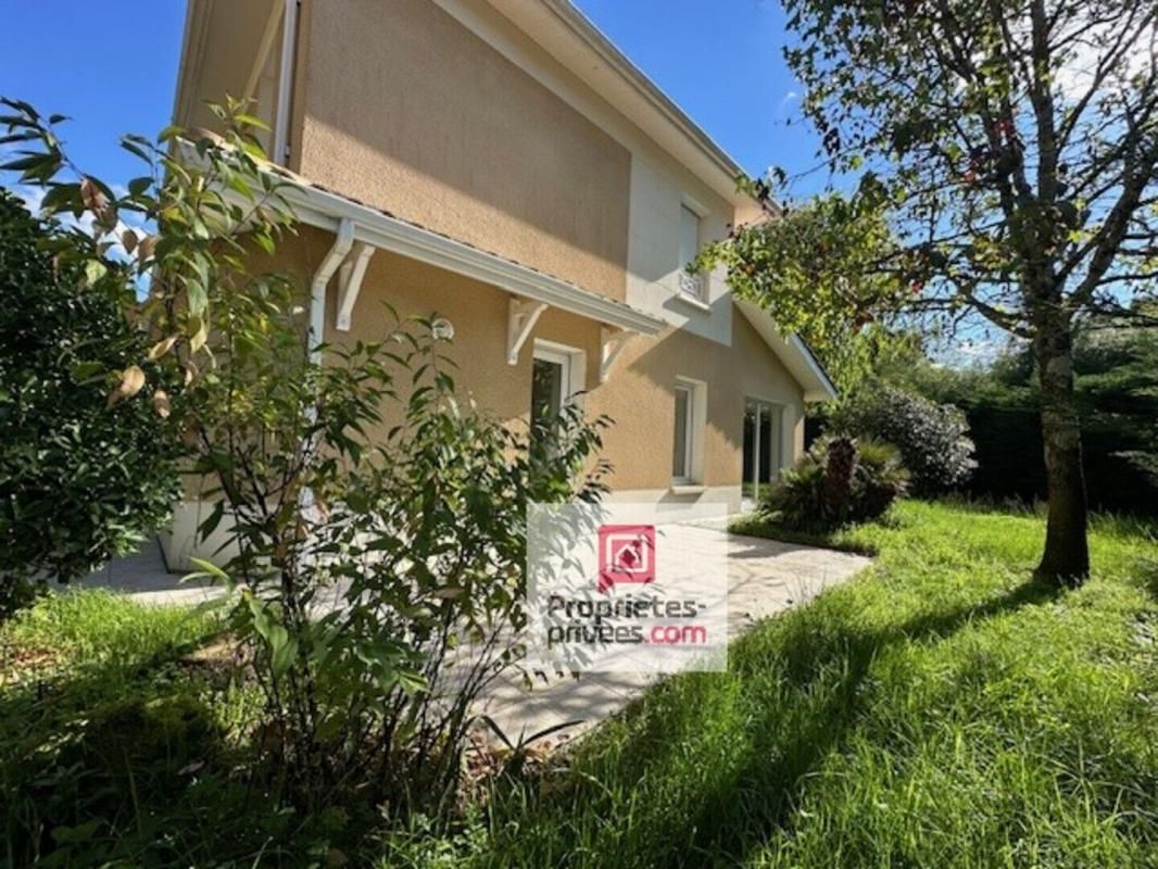 EYSINES Dept 33 - Eysines  Le Bourg- Maison 6 pièces 118m2 avec terrasses, et son jardin arboré de 496m2 - double garage 3
