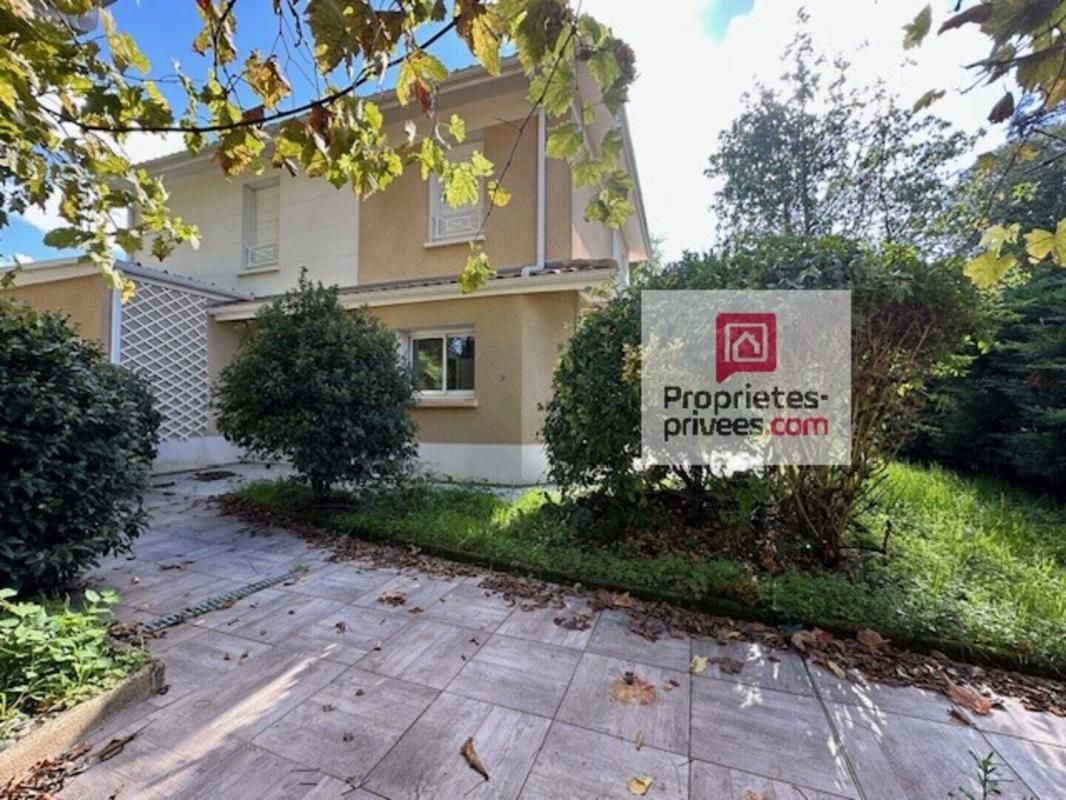 EYSINES Dept 33 - Eysines  Le Bourg- Maison 6 pièces 118m2 avec terrasses, et son jardin arboré de 496m2 - double garage 4