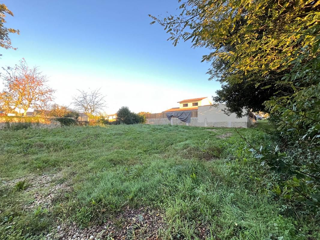 SAINT-ANDRE-DE-CUBZAC Terrain Val De Virvee 921m² 2