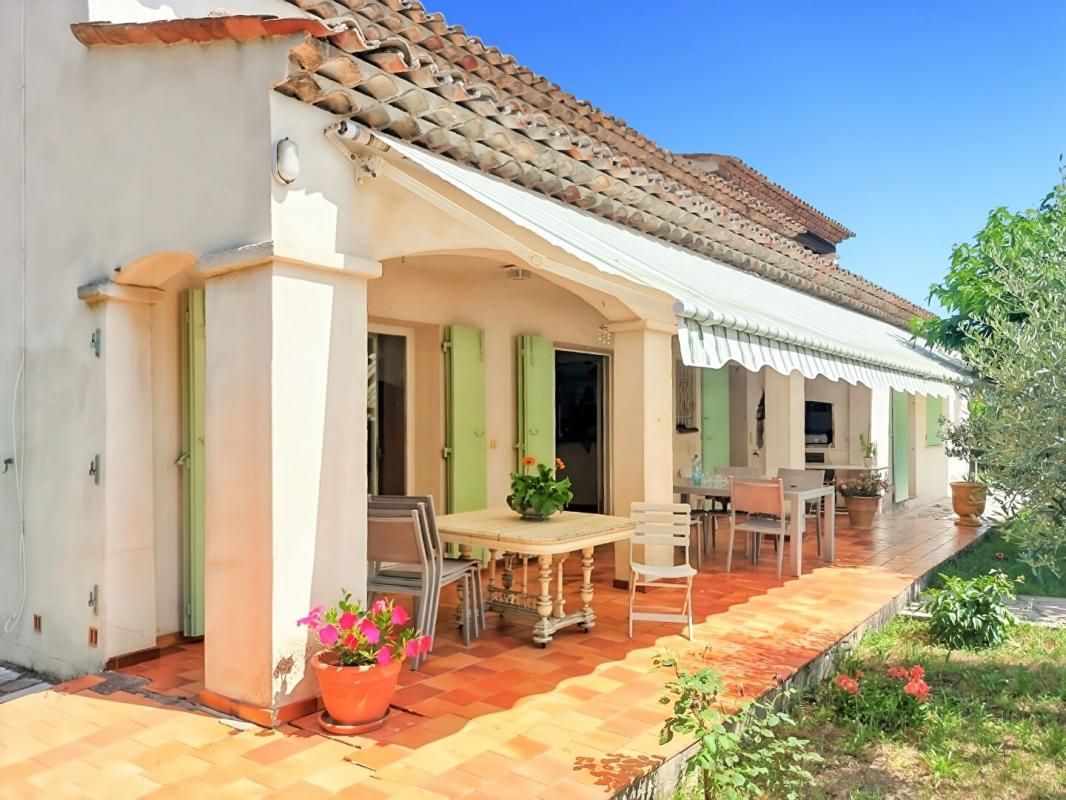 PEYMEINADE Peymeinade centre ; Superbe villa de 227m² quartier résidentiel 3