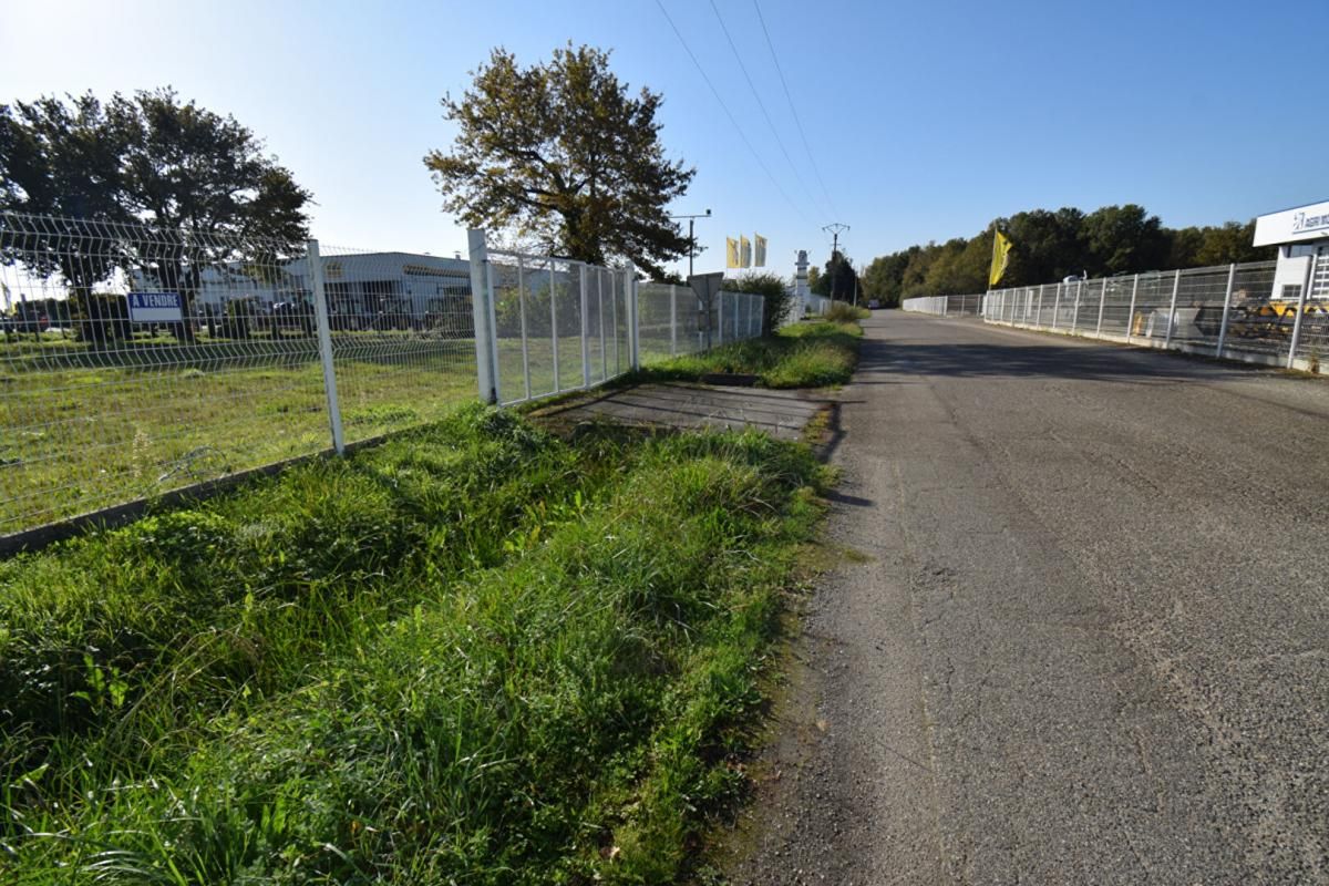 82000, Montauban Terrain constructible  pour commerces, hôtellerie ou habitations à haute densité  pde 1835 m2