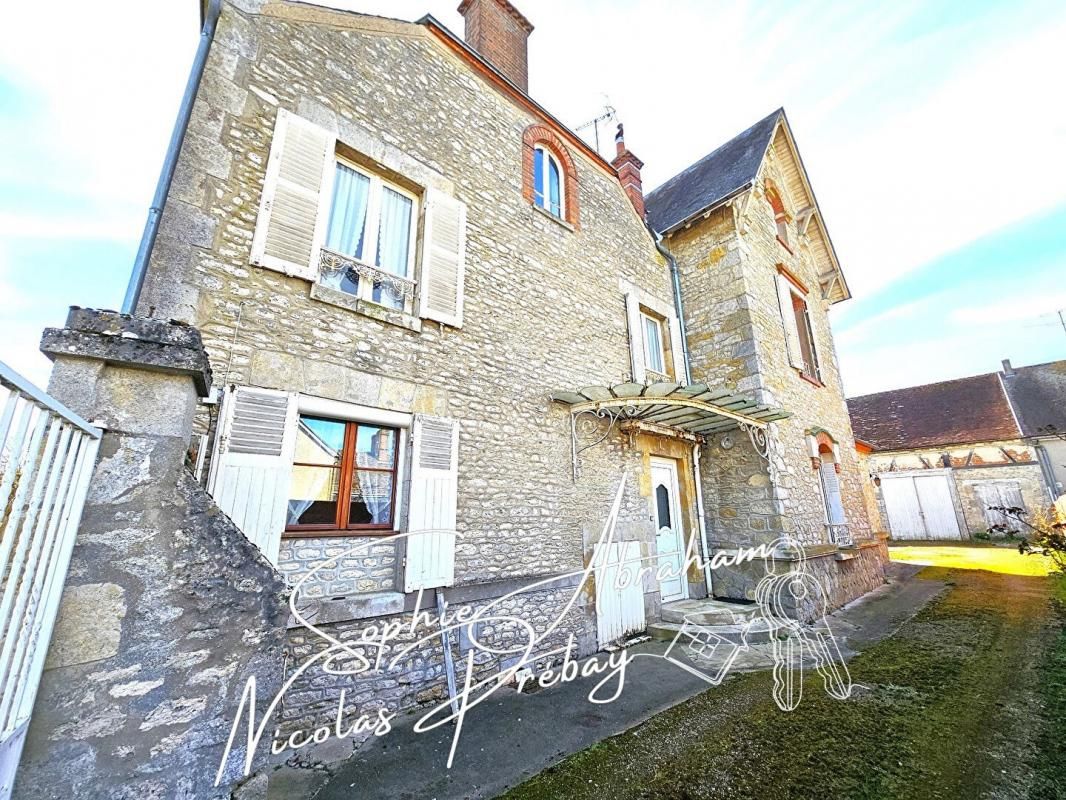 BAZOCHES-LES-GALLERANDES Maison Bourgeoise avec du charme avec grange et grand terrain 3