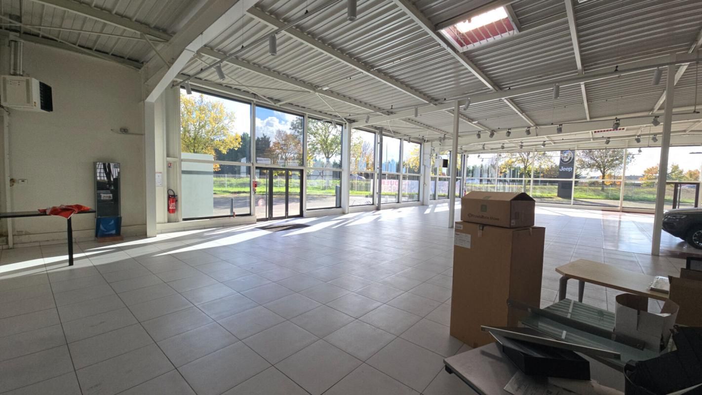 DREUX 28100 DREUX - MURS LOCAUX COMMERCIAL1480 m² 3
