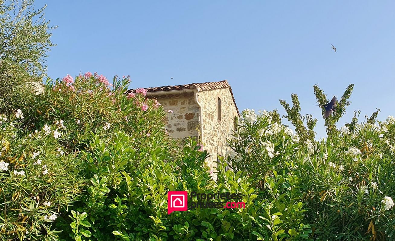 UZES UZES, 10 km ,Maison de village  avec jardin et piscine 2