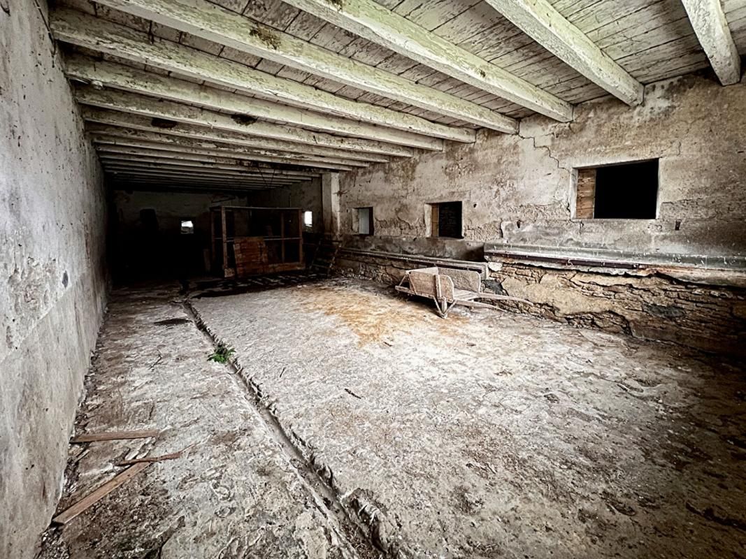 ETRELLES-ET-LA-MONTBLEUSE 70700 - ETRELLES ET LA MONTBLEUSE - 125 m2 - 4 chambres - Prix : 38000  honoraires charge vendeur 3