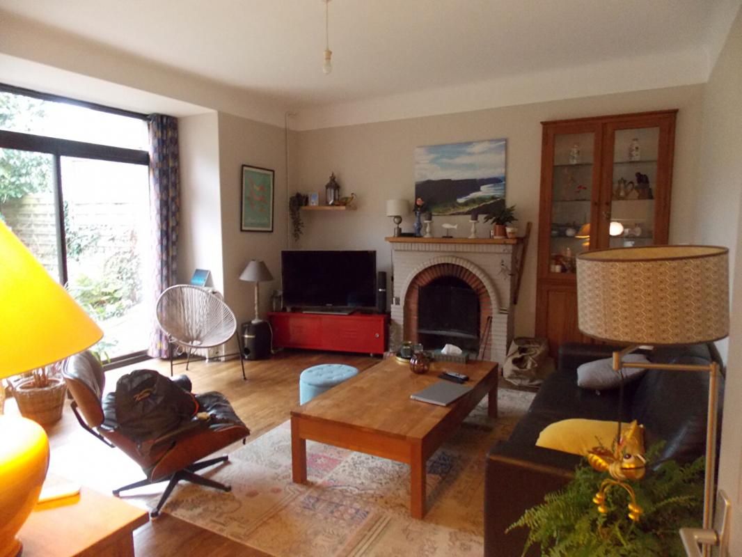 HEDE-BAZOUGES Maison  8 pièce(s) 215 m2 3