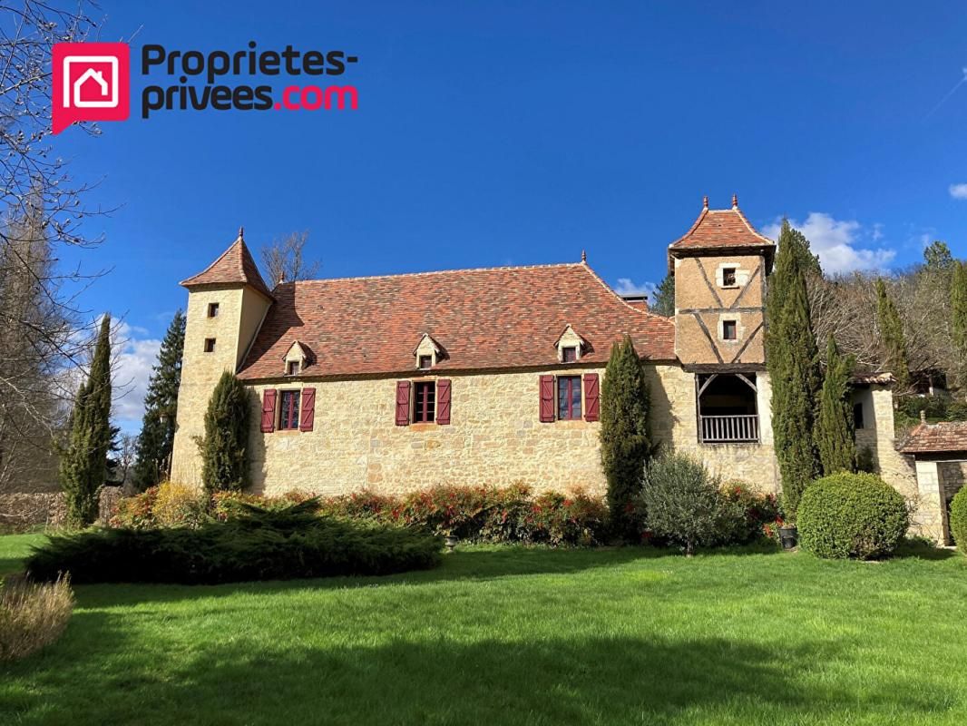 Maison avec piscine, ruisseau et dépendances