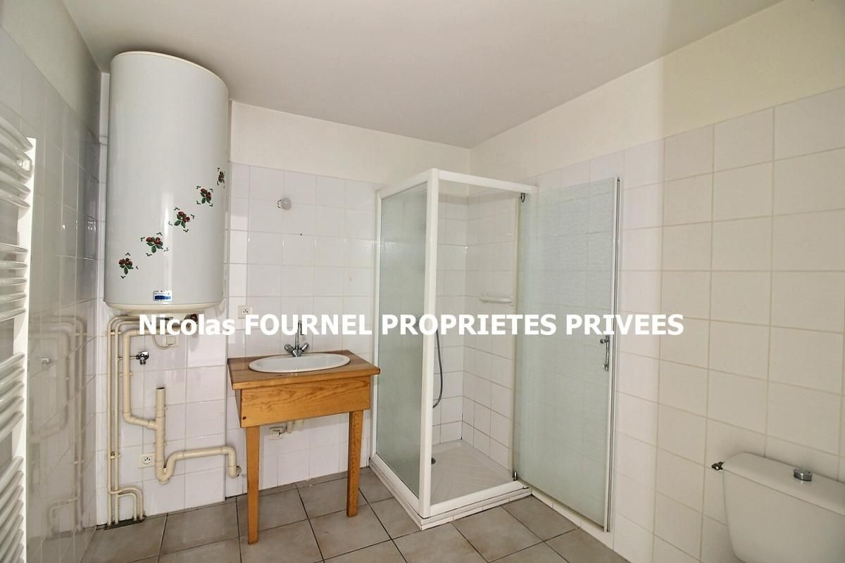 JONZIEUX Jonzieux 42660 Appartement 43.69m² cuisine équipée ouverte sur salon-séjour, une chambre, SDB avec WC 4