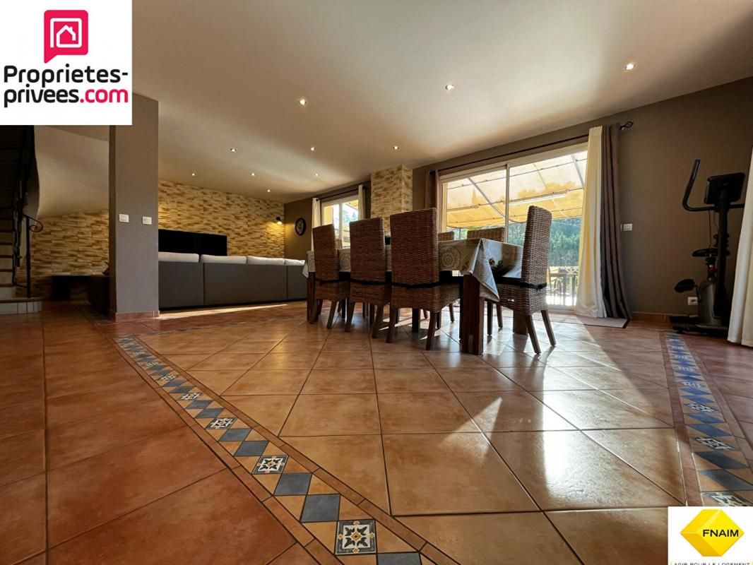 TOURVES Tourves au calme cadre naturel - maison de charme ! 229.21m2 surface totale au sol :498.91 avec une magnifique piscine en pinte de diamant sur 5000m2 terrain-toute 4