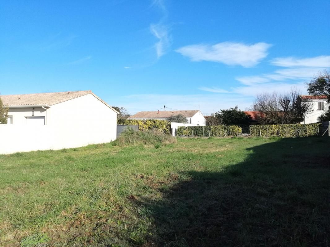 MEDIS terrain viabilisé de 680 M² dont 540 m² constructible Négociable 2