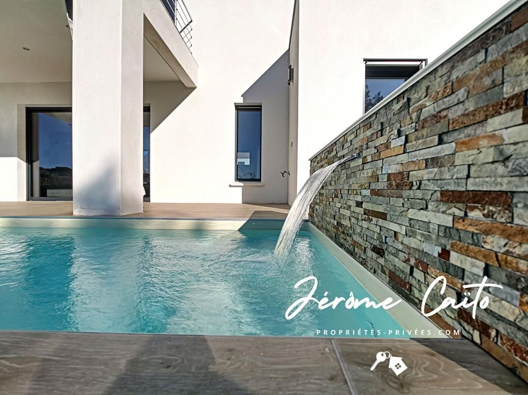 NIMES Villa 146 m² - 5 pièces - 4 chambres - piscine - garage 2