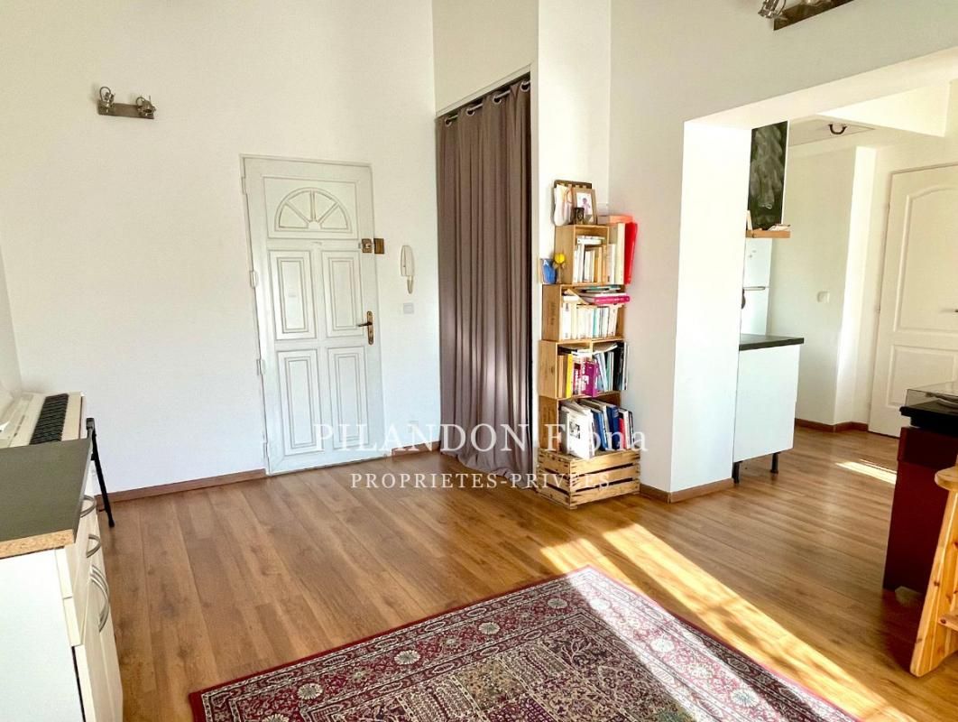 LAURIS T2 cosy de 38 m²  à proximité immédiate de la place centrale 2