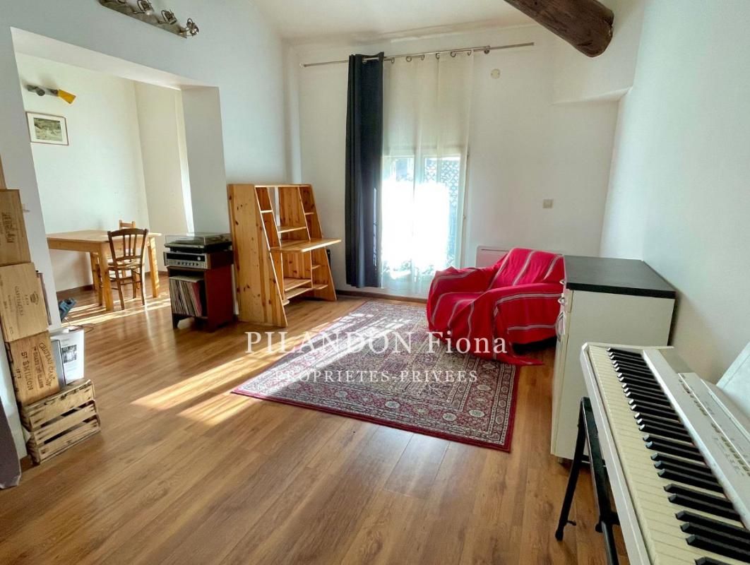 LAURIS T2 cosy de 38 m²  à proximité immédiate de la place centrale 3