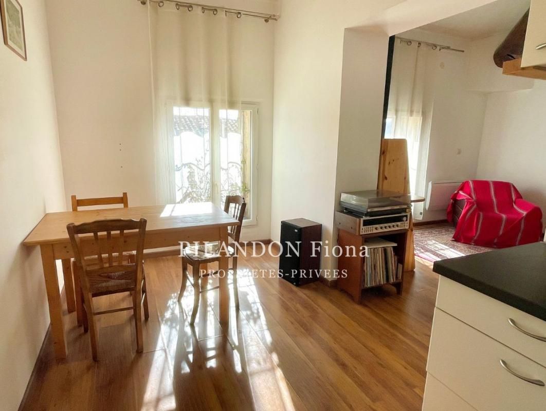 LAURIS T2 cosy de 38 m²  à proximité immédiate de la place centrale 4