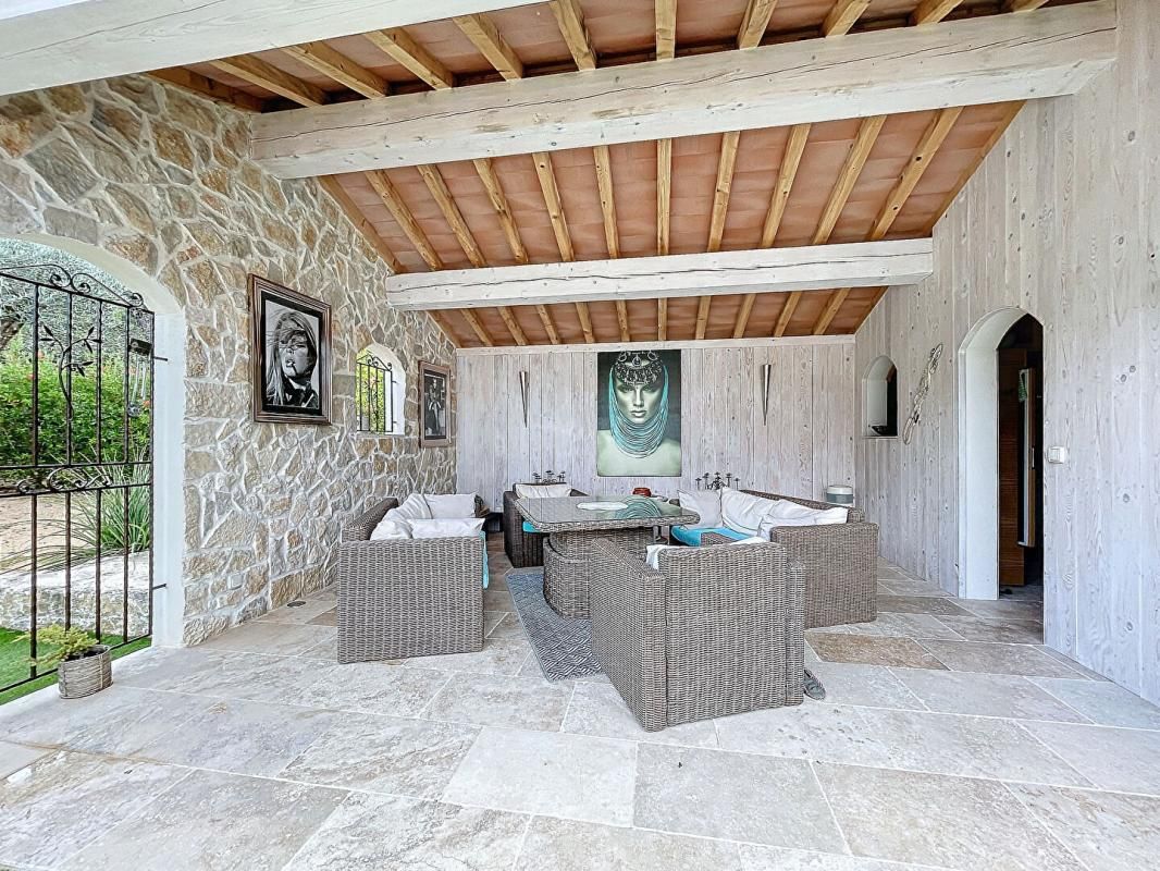 LE CANNET-DES-MAURES Villa Le Cannet Des Maures 6 pièce(s) 151.8 m2 + Piscine + Pool House + Double garage et abris 2