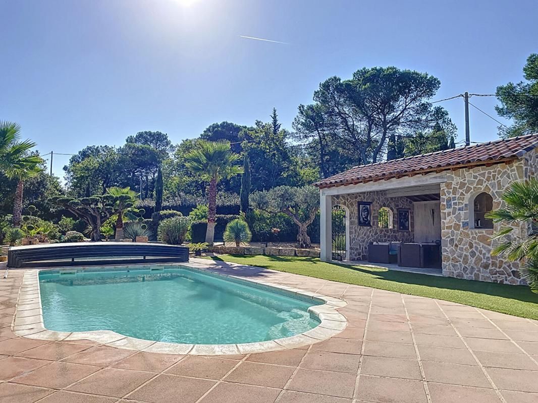 LE CANNET-DES-MAURES Villa Le Cannet Des Maures 6 pièce(s) 151.8 m2 + Piscine + Pool House + Double garage et abris 4