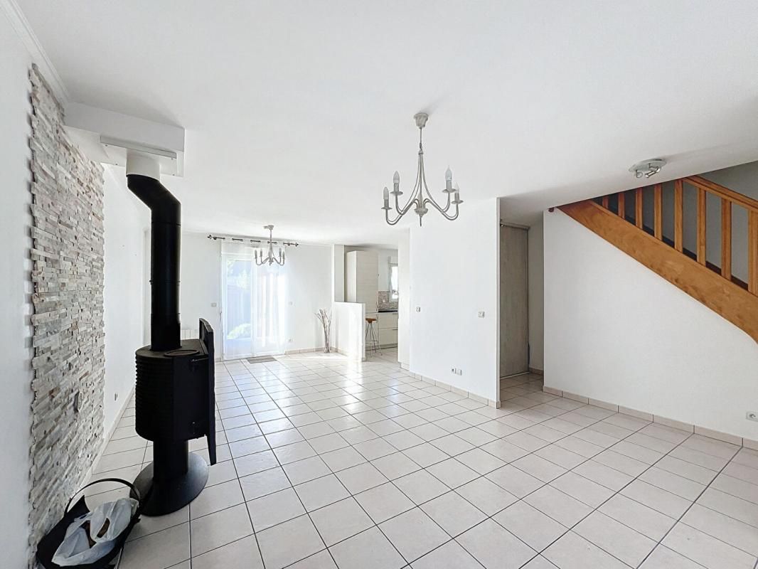 LE PERRAY-EN-YVELINES Maison de 2011 avec 3 chambres et 1 bureau 3