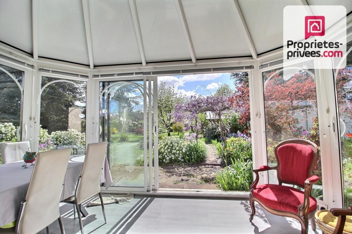 MONTARGIS A VENDRE PAVILLON 4 CHAMBRES, MAGNIFIQUE VERANDA BOW-WINDOWGARAGES, TERRAIN de 2087 m2 2