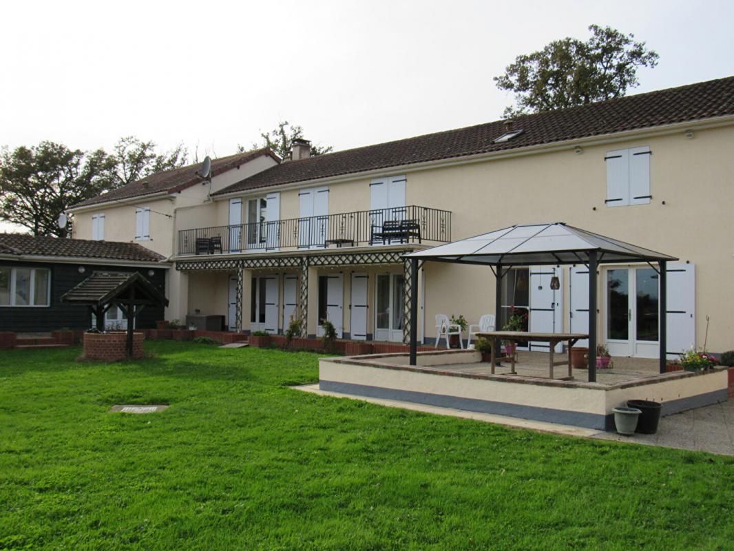 Maison de caractère de 377m² - Prix: 364000