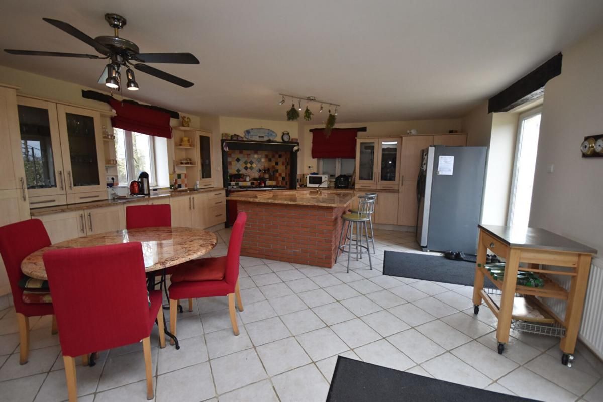 LE DORAT Maison de caractère de 377m² - Prix: 364000 4