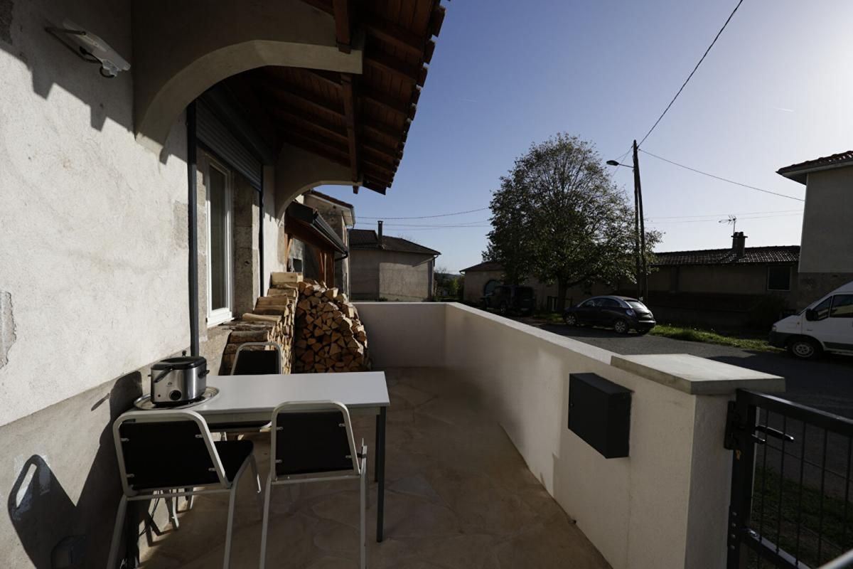 PANISSIERES Charmante maison de hameau dans un cadre très tranquille 3