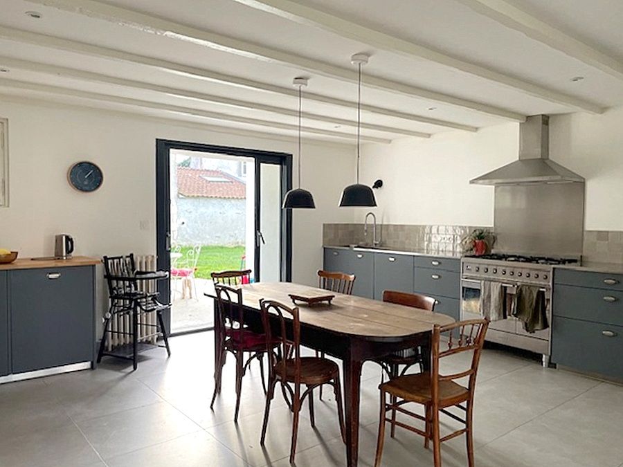 LA RONDE Maison de charme rénovée 162 m2, 4 chambres, grand jardin 2