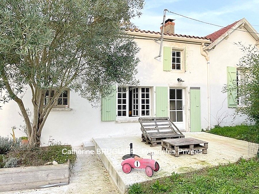 LA RONDE Maison de charme rénovée 162 m2, 4 chambres, grand jardin 4