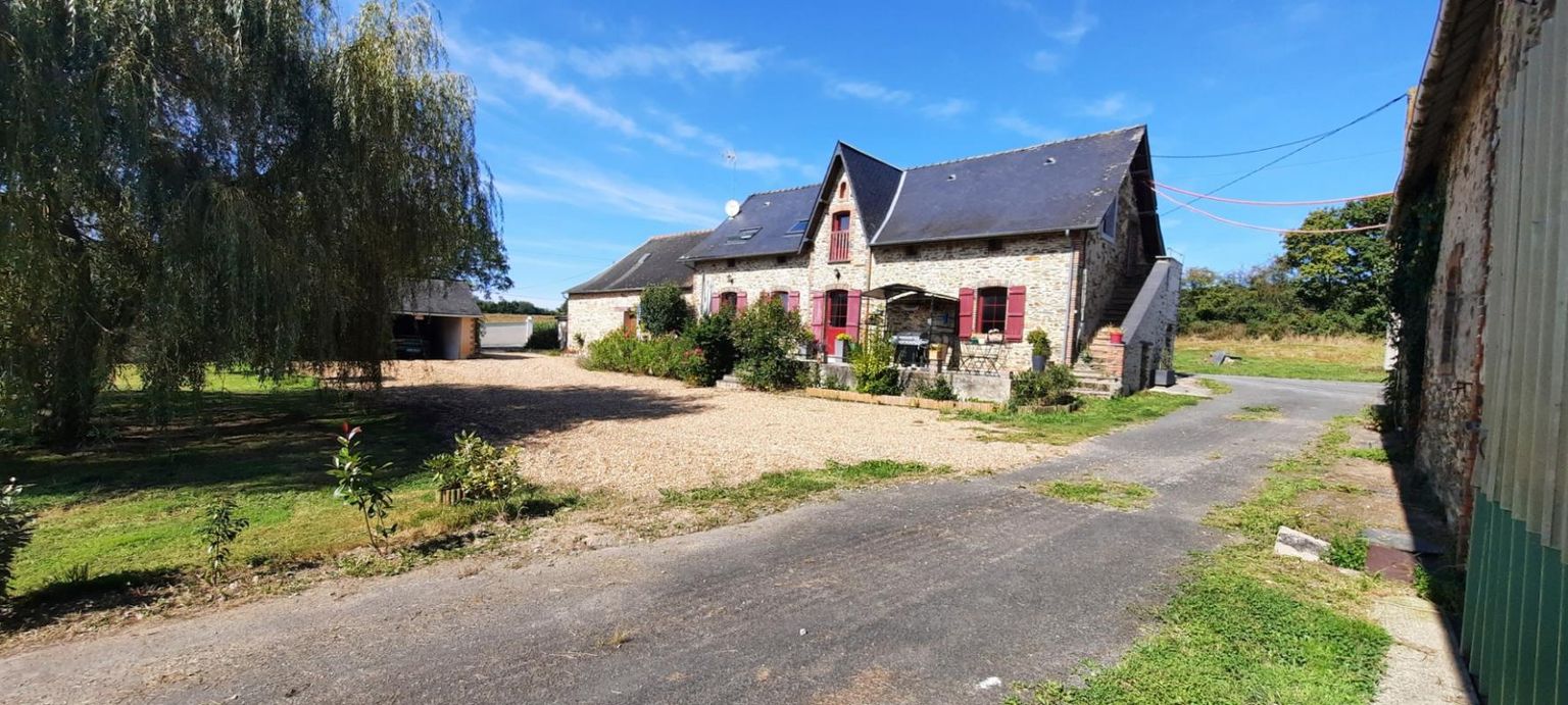COMBREE Magnifique Propriété sur 11 625 m² de terrain 2