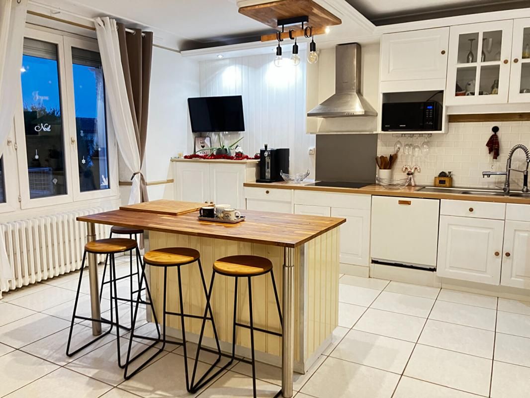 POUZAUGES Maison Pouzauges 270 m², 6 chambres 4