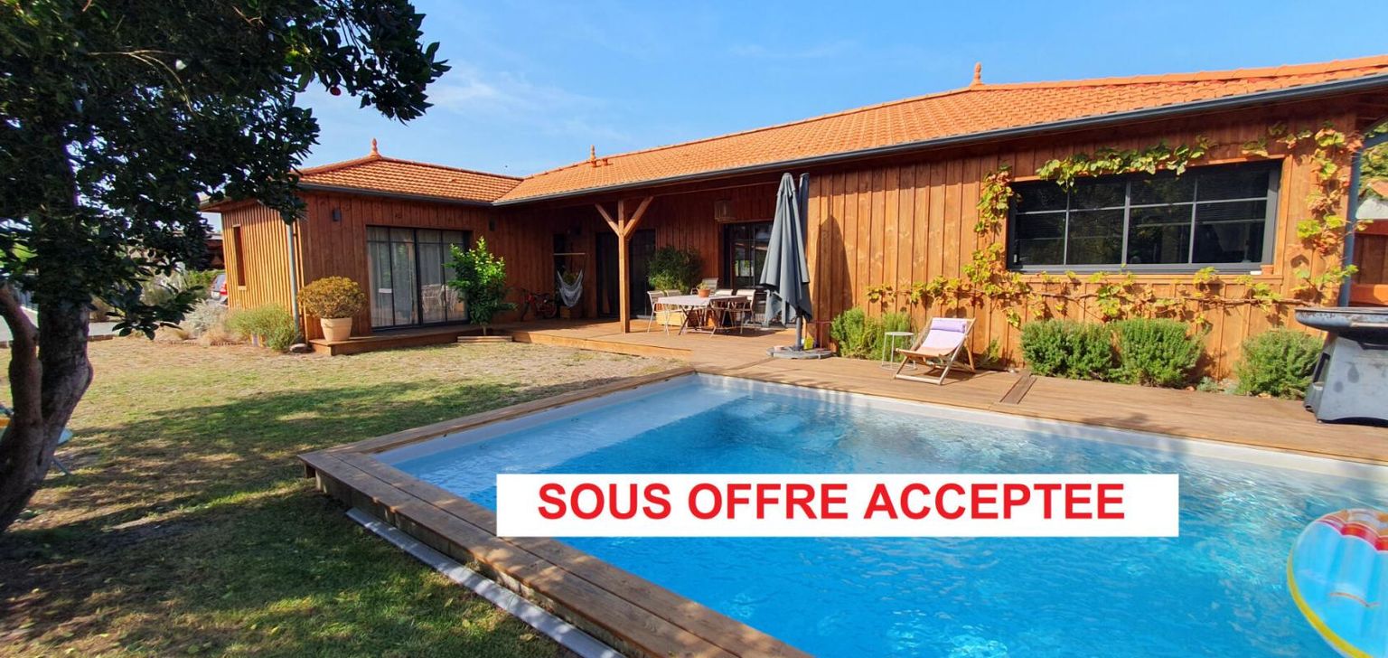 SUPERBE VILLA BOIS PROCHE GOLF CASSY