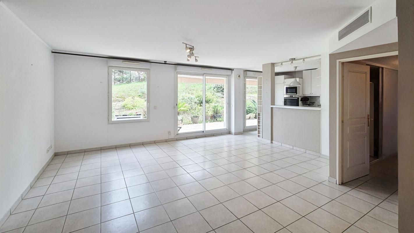 HYERES Appartement Hyeres 3 pièce(s) avec terrasse et piscine 385 000 3