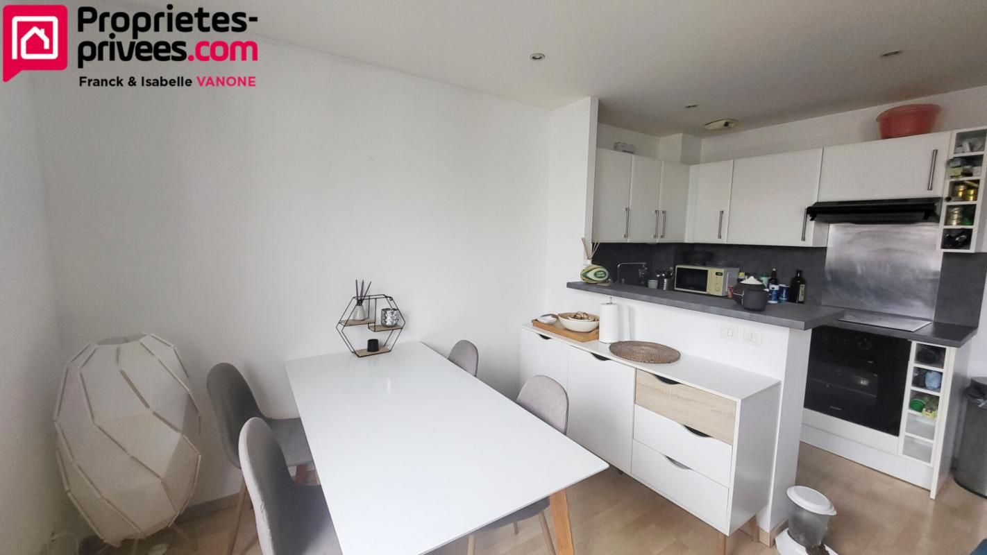 LILLE Appartement T4 - 62.64 m² - 1 place de parking - 1 box 3
