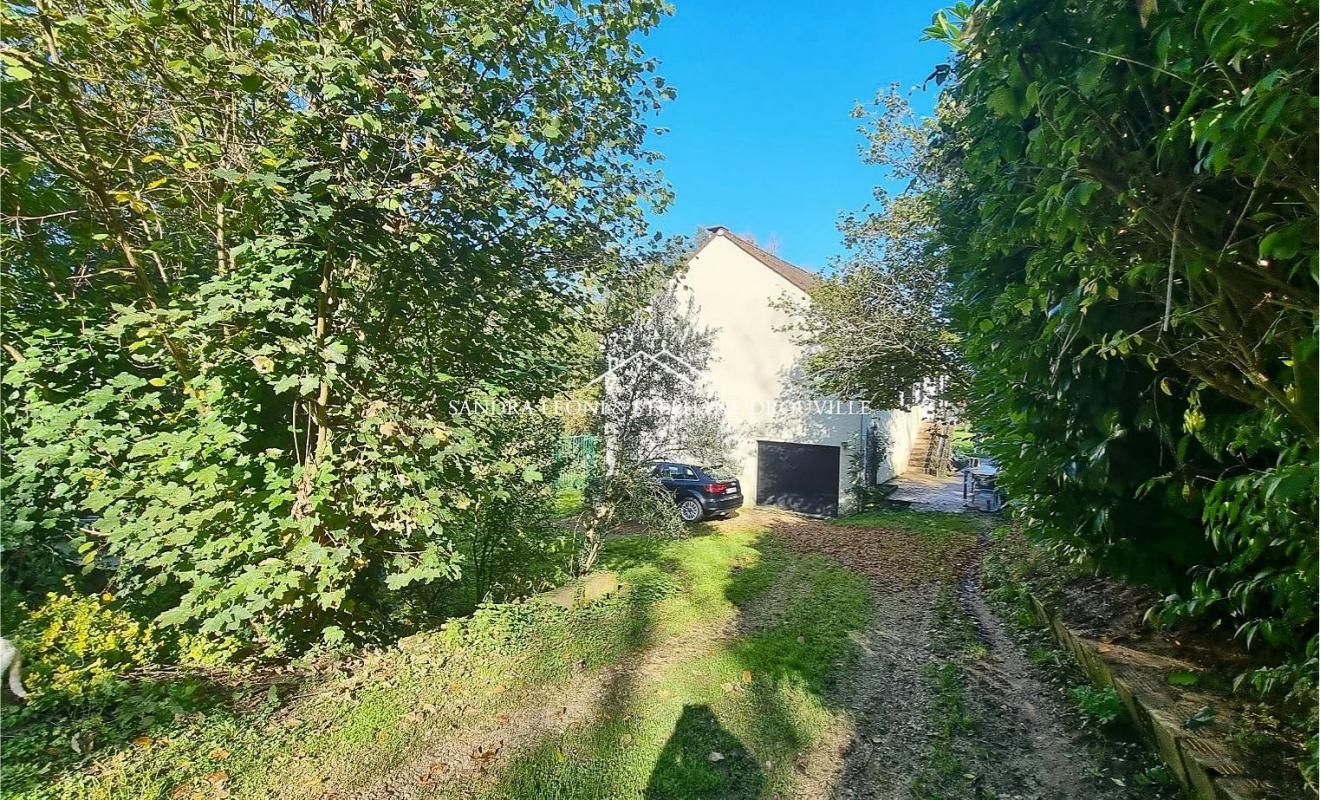 CHARMANTE MAISON A JOUY, 146 M² AVEC JARDIN ET FORET PRIVATIVE