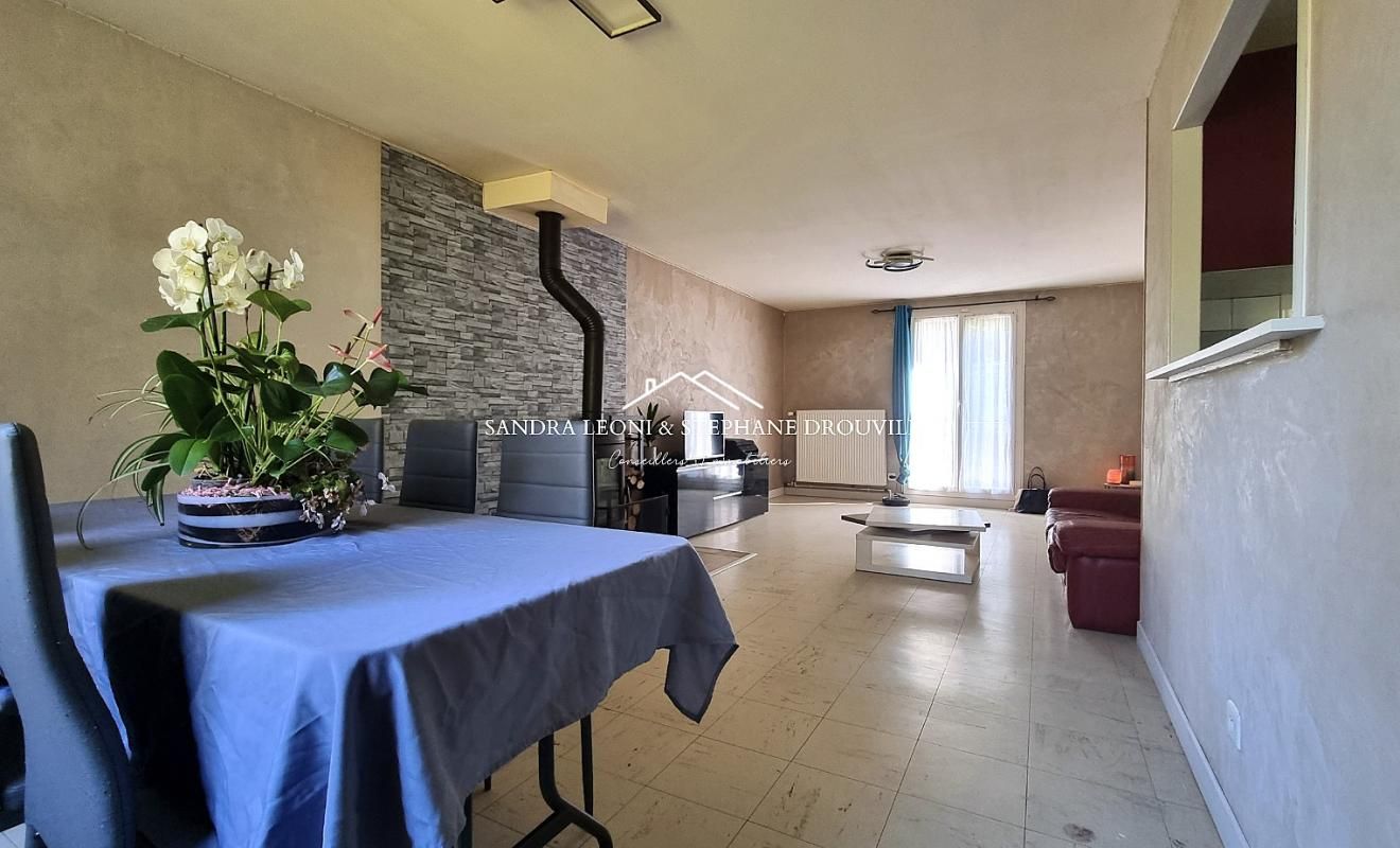 JOUY CHARMANTE MAISON A JOUY, 146 M² AVEC JARDIN ET FORET PRIVATIVE 4